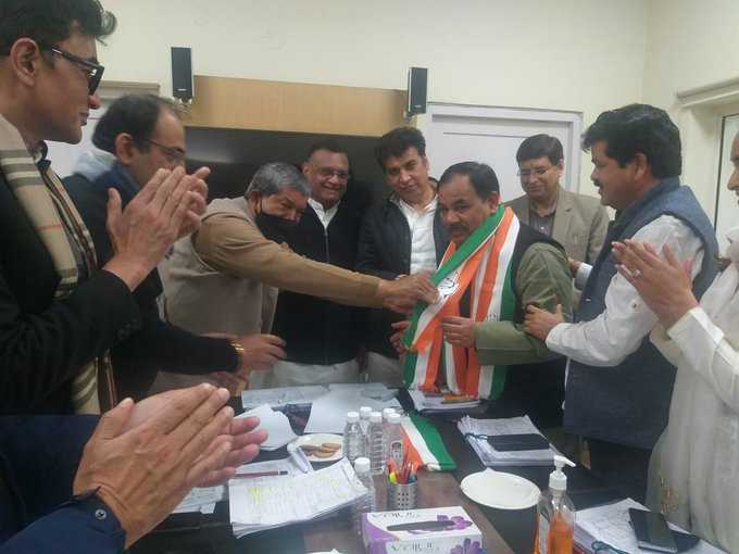 बीजेपी से निष्कासित हरक सिंह की कांग्रेस में हुई वापसी